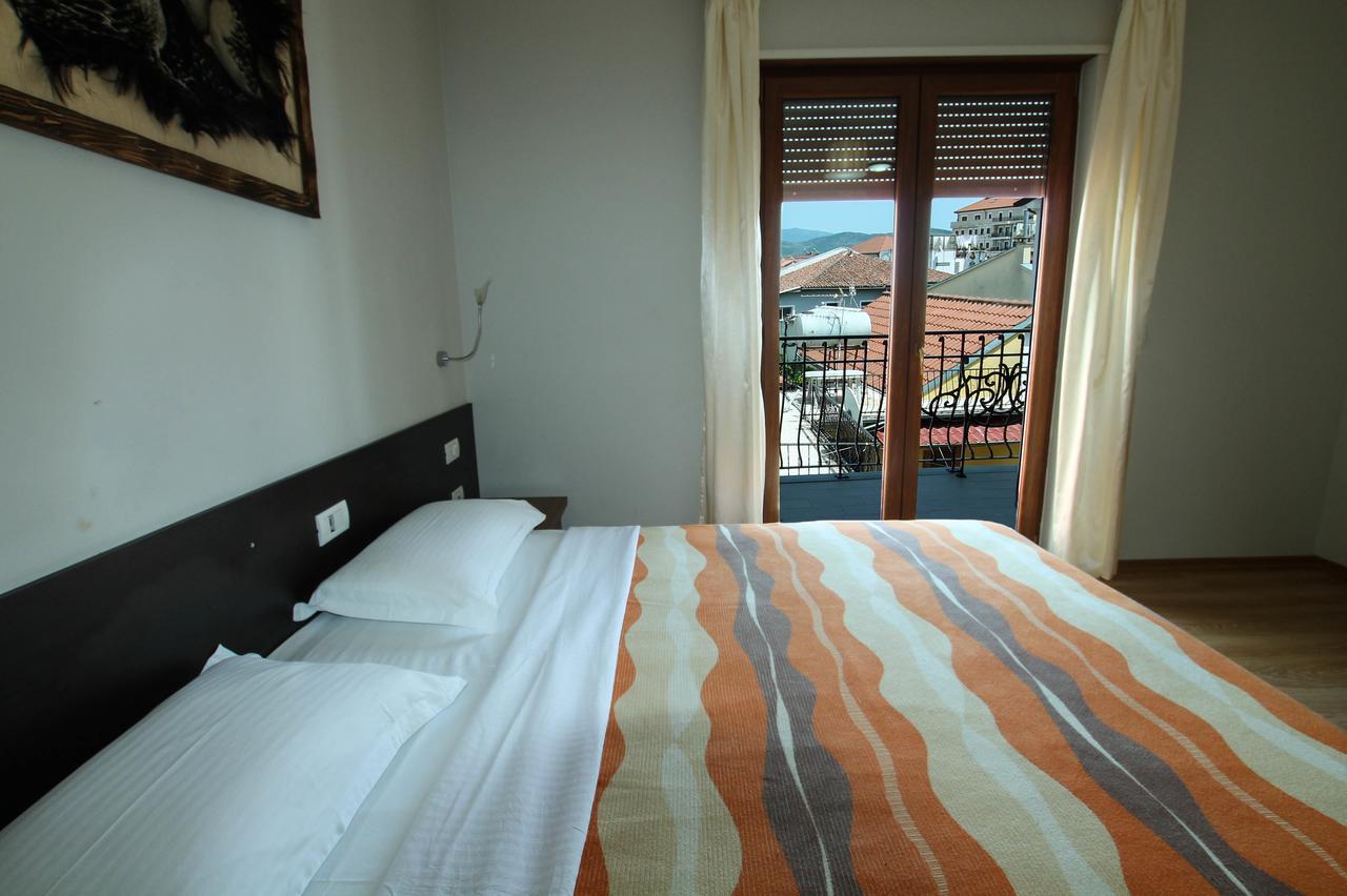 Hotel Eposi 3*